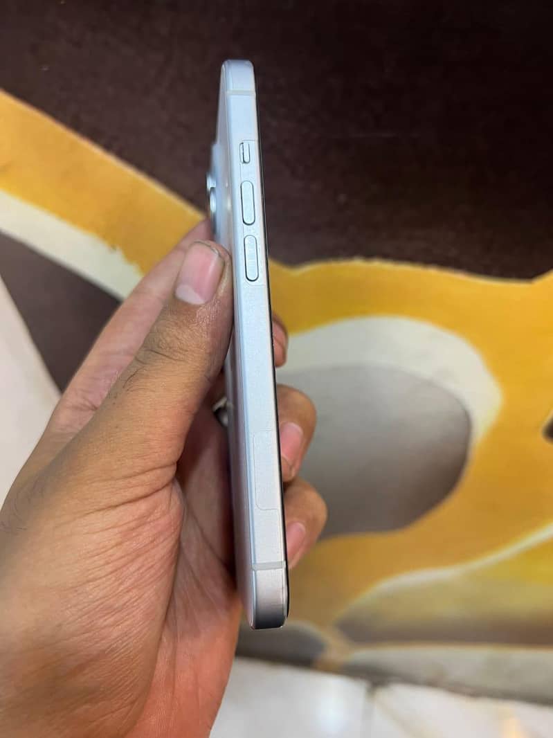 Apple iPhone 15 3