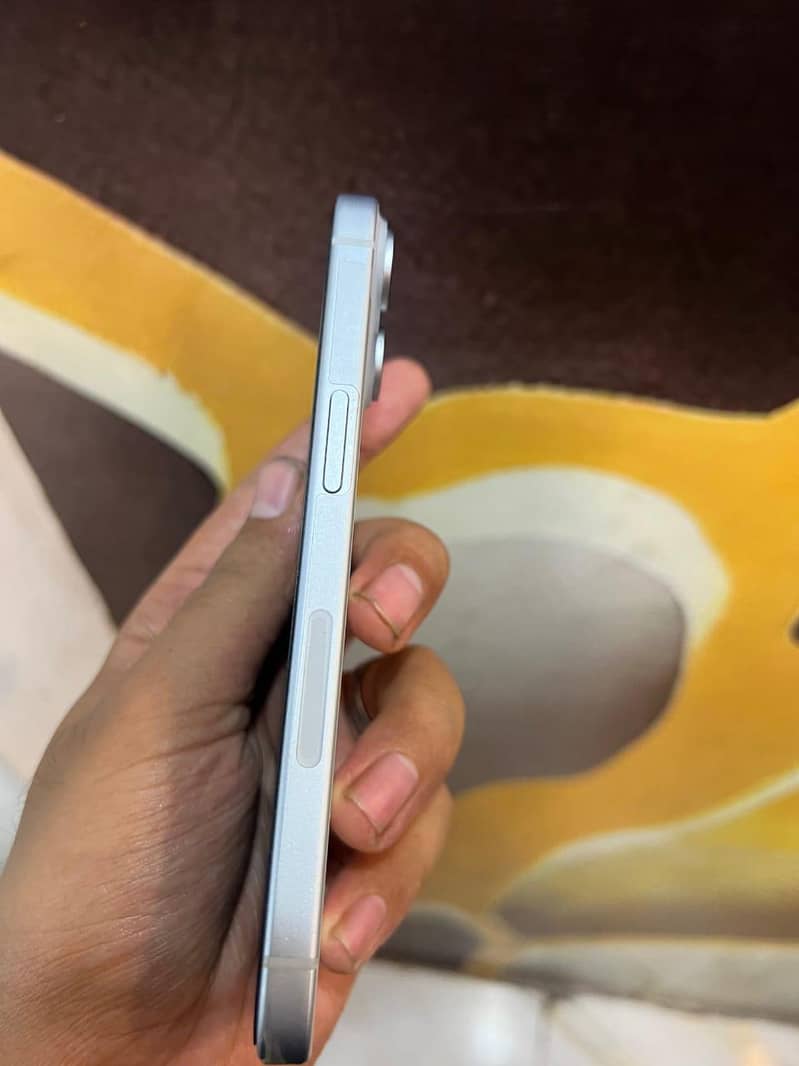 Apple iPhone 15 4