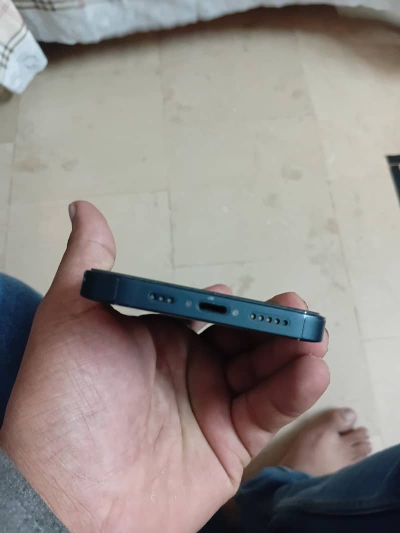 Apple iPhone 13 2