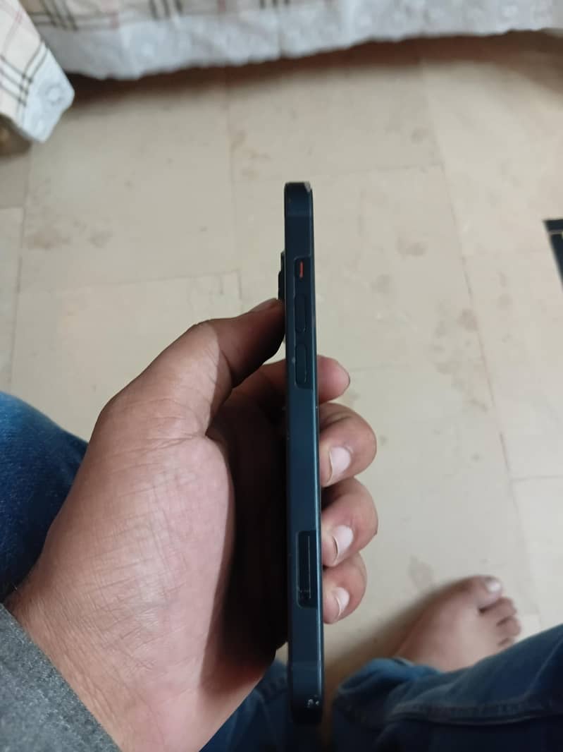 Apple iPhone 13 4