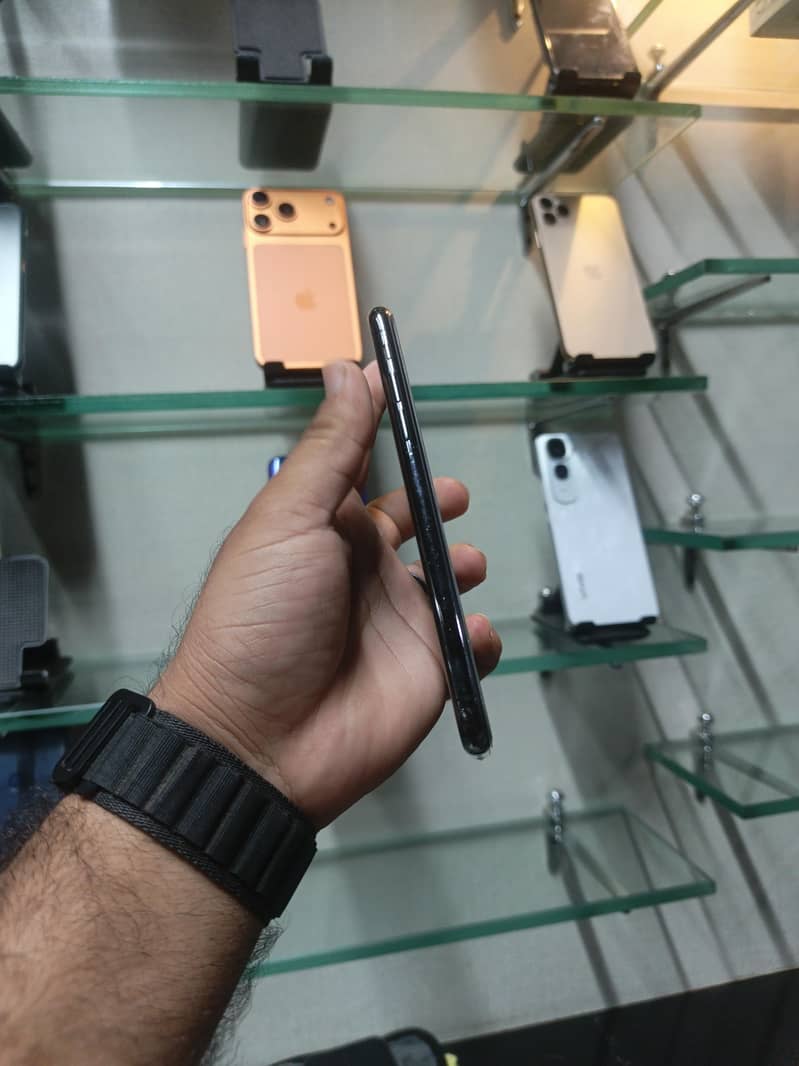 Apple iPhone X 3
