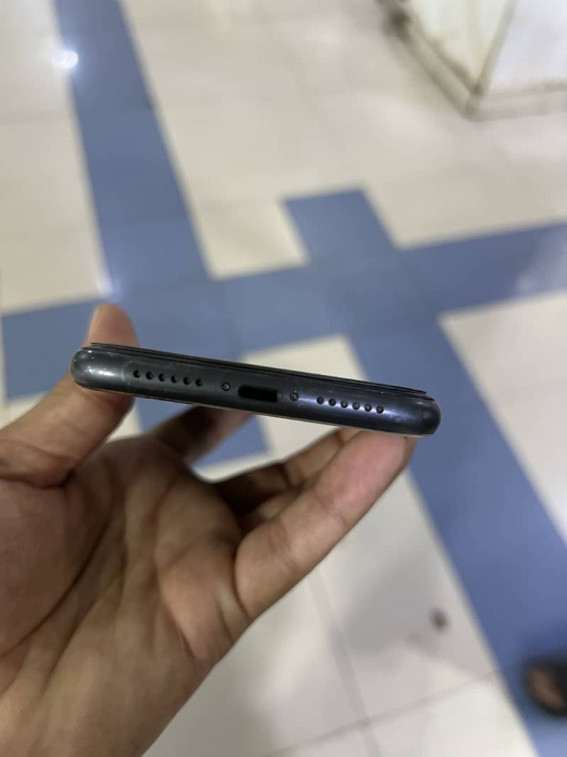Apple iPhone 11 6