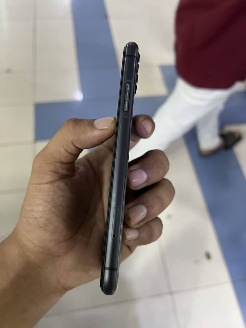 Apple iPhone 11 7