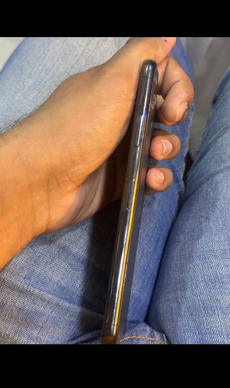 Apple iPhone 11 Pro Max 1