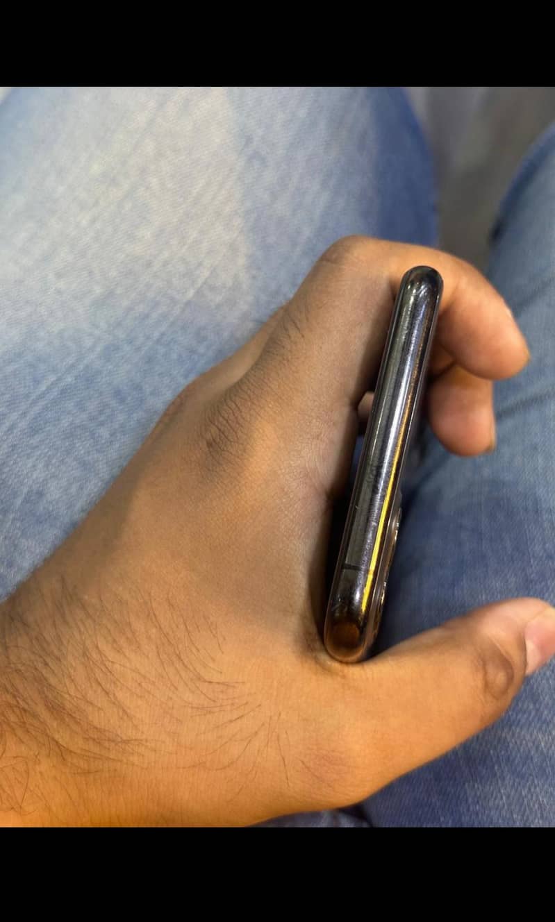 Apple iPhone 11 Pro Max 2