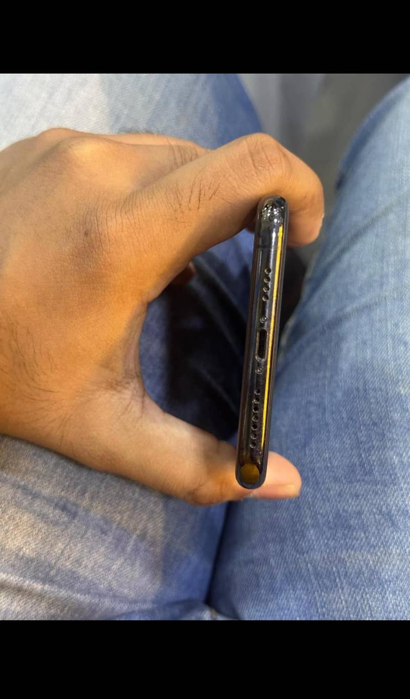 Apple iPhone 11 Pro Max 4