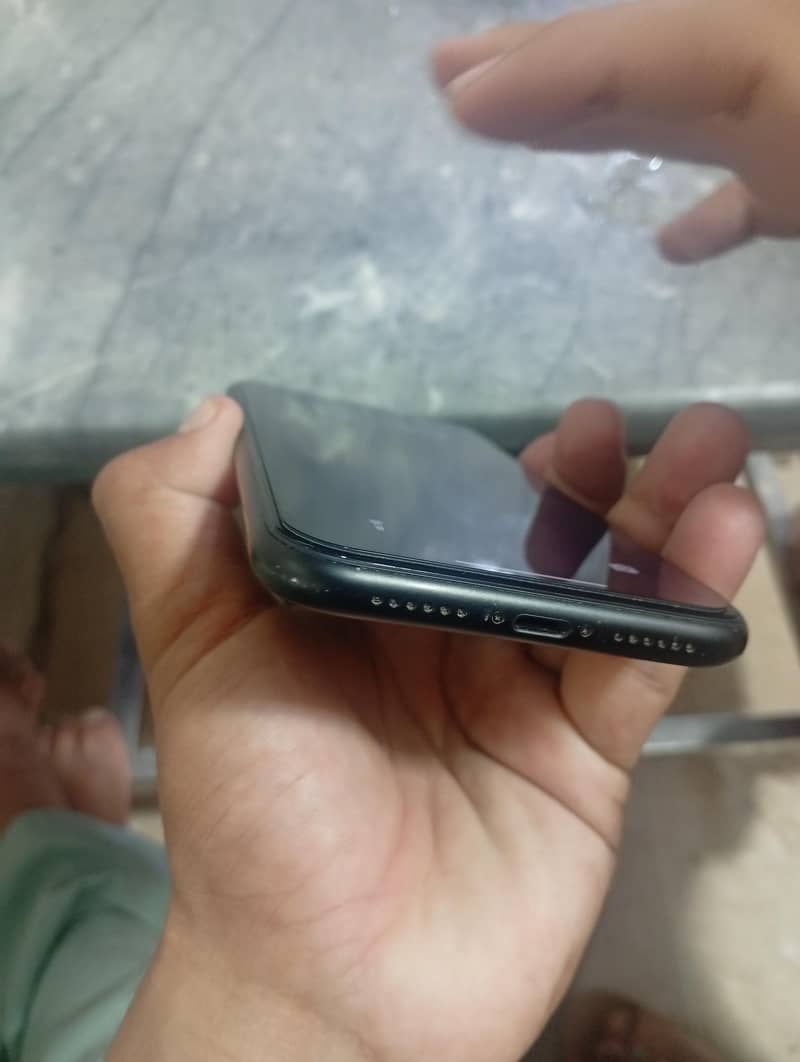 Apple iPhone XR 1