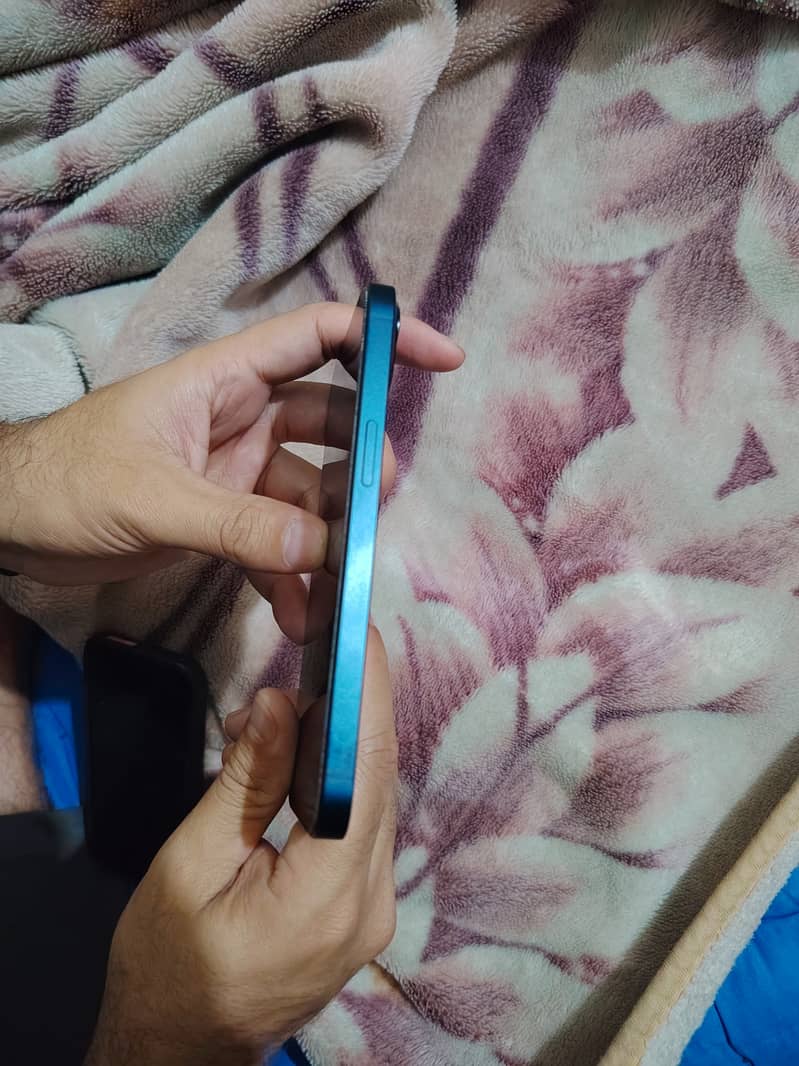 Apple iPhone 13 4