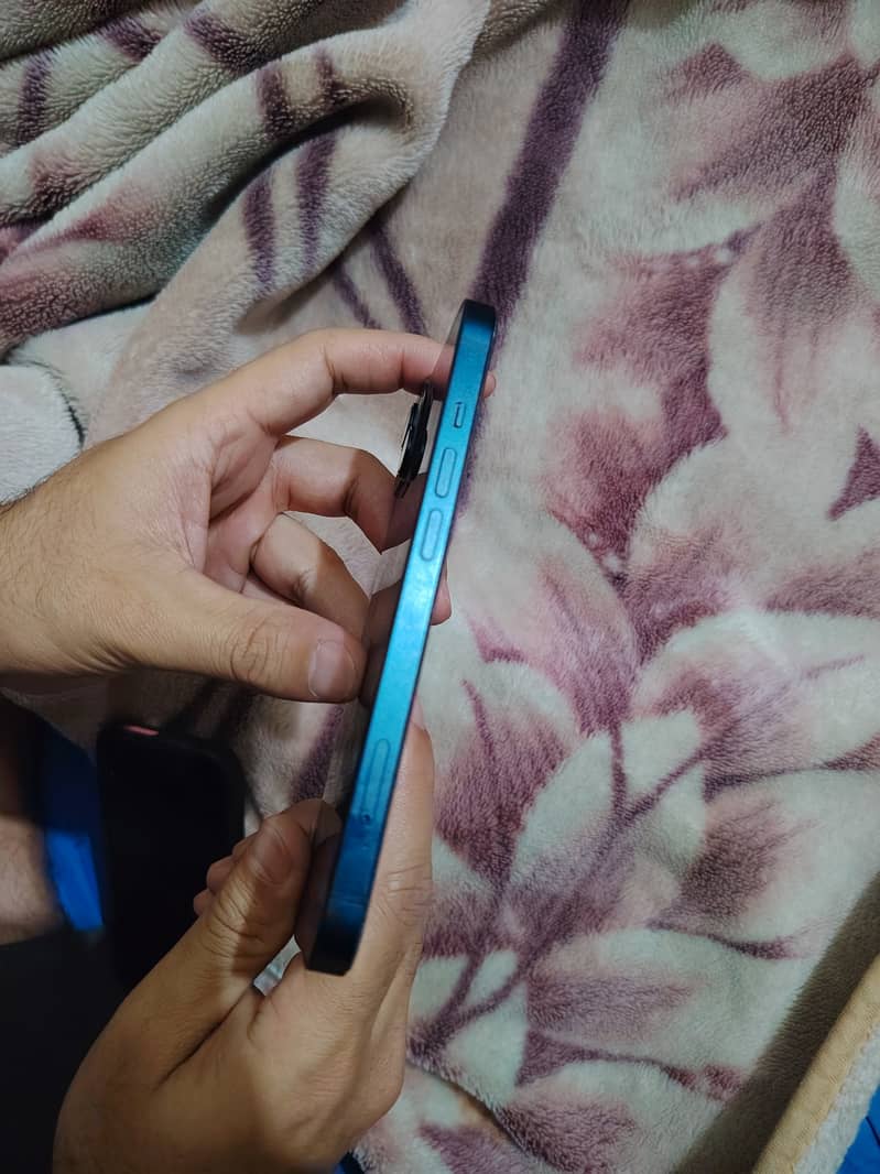 Apple iPhone 13 7