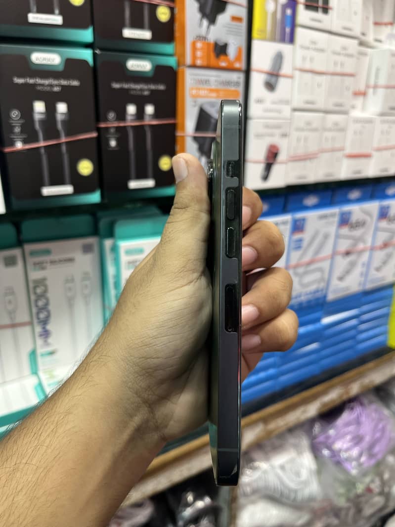Apple iPhone 13 Pro 1
