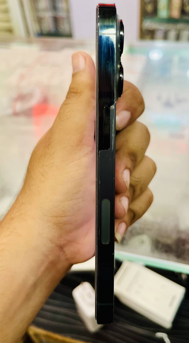 Apple iPhone 13 Pro 2