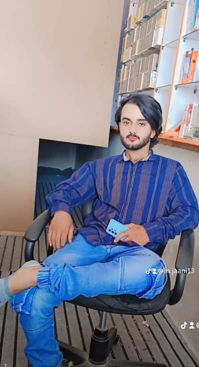 office boy. 2 sal Ka experience hai kachi chai coffee ti sab kuchh gadi