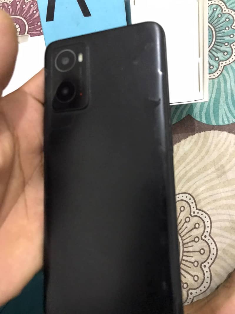 OPPO A76 1