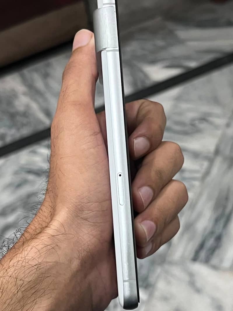 Google Pixel 7 4