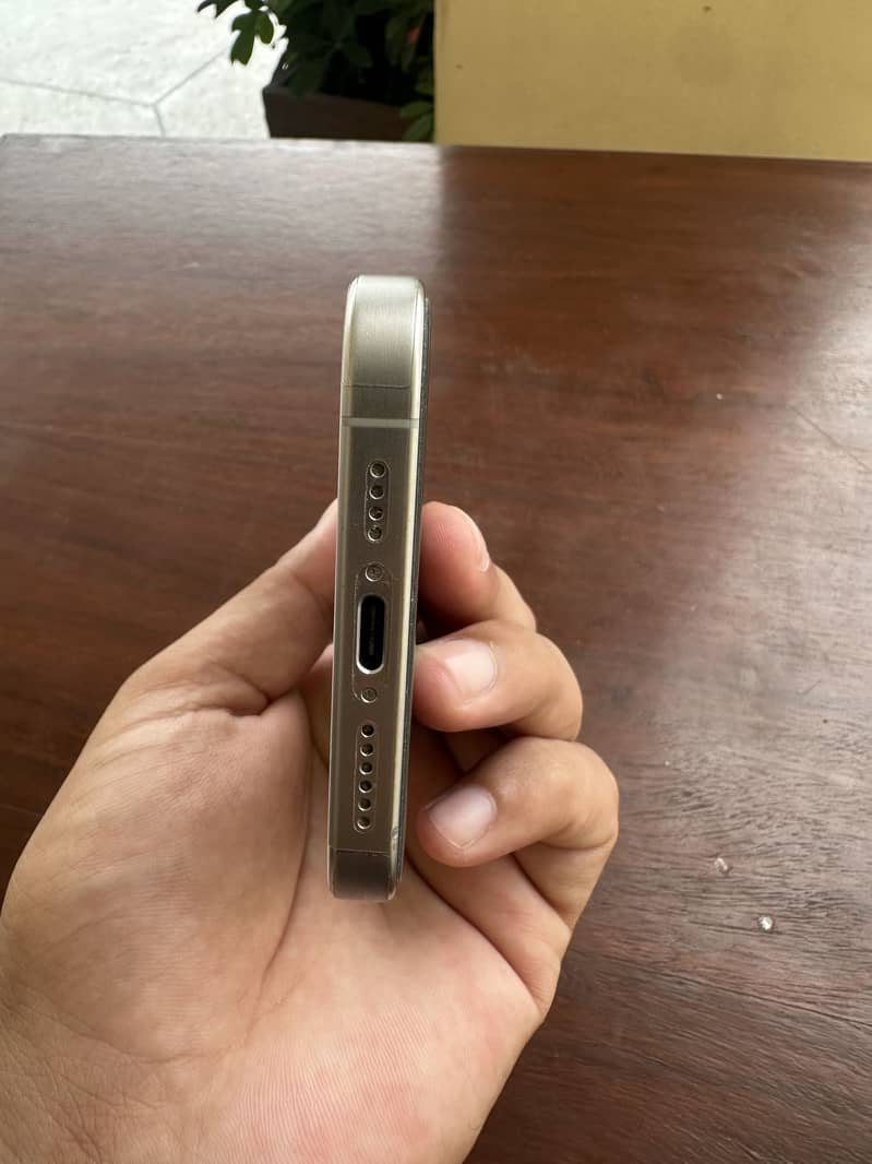 Apple iPhone 15 Pro Max 2