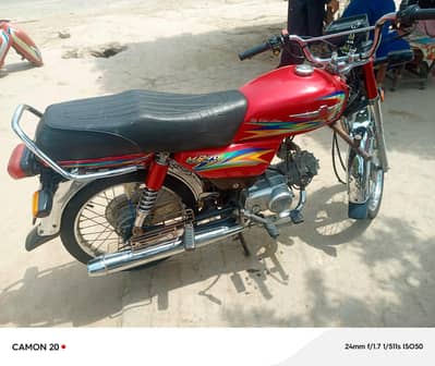 engine all ok 10/10koi fult ni bilkul saf ik hath Chali hui hy