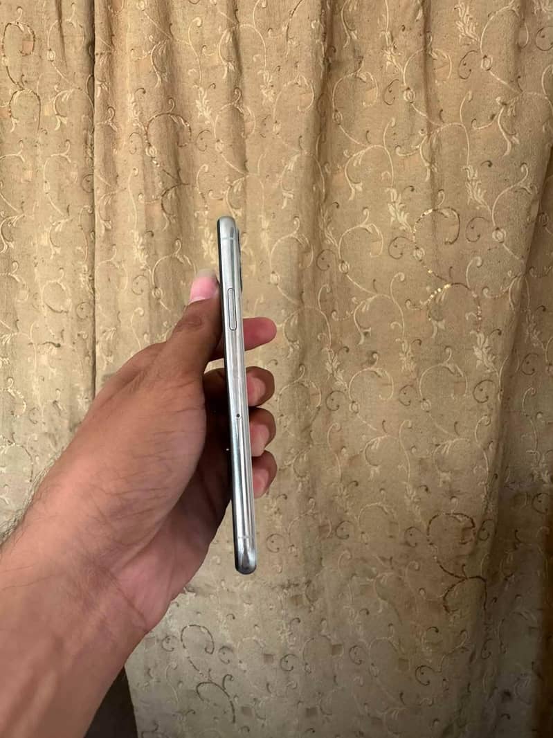 Apple iPhone 11 Pro 2