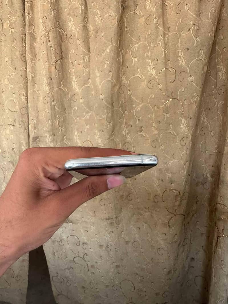 Apple iPhone 11 Pro 3