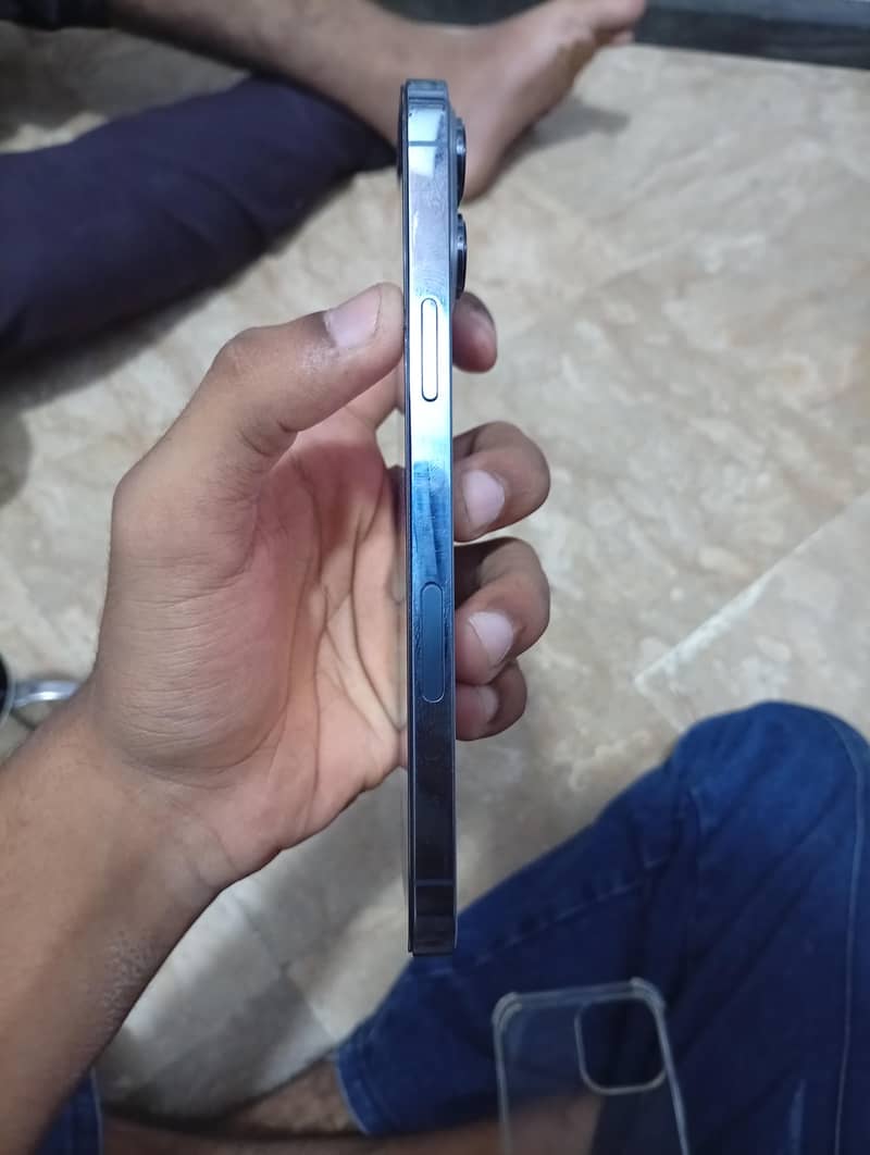 Apple iPhone 13 Pro Max 1