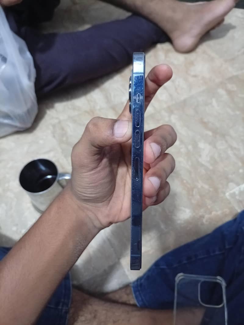 Apple iPhone 13 Pro Max 2