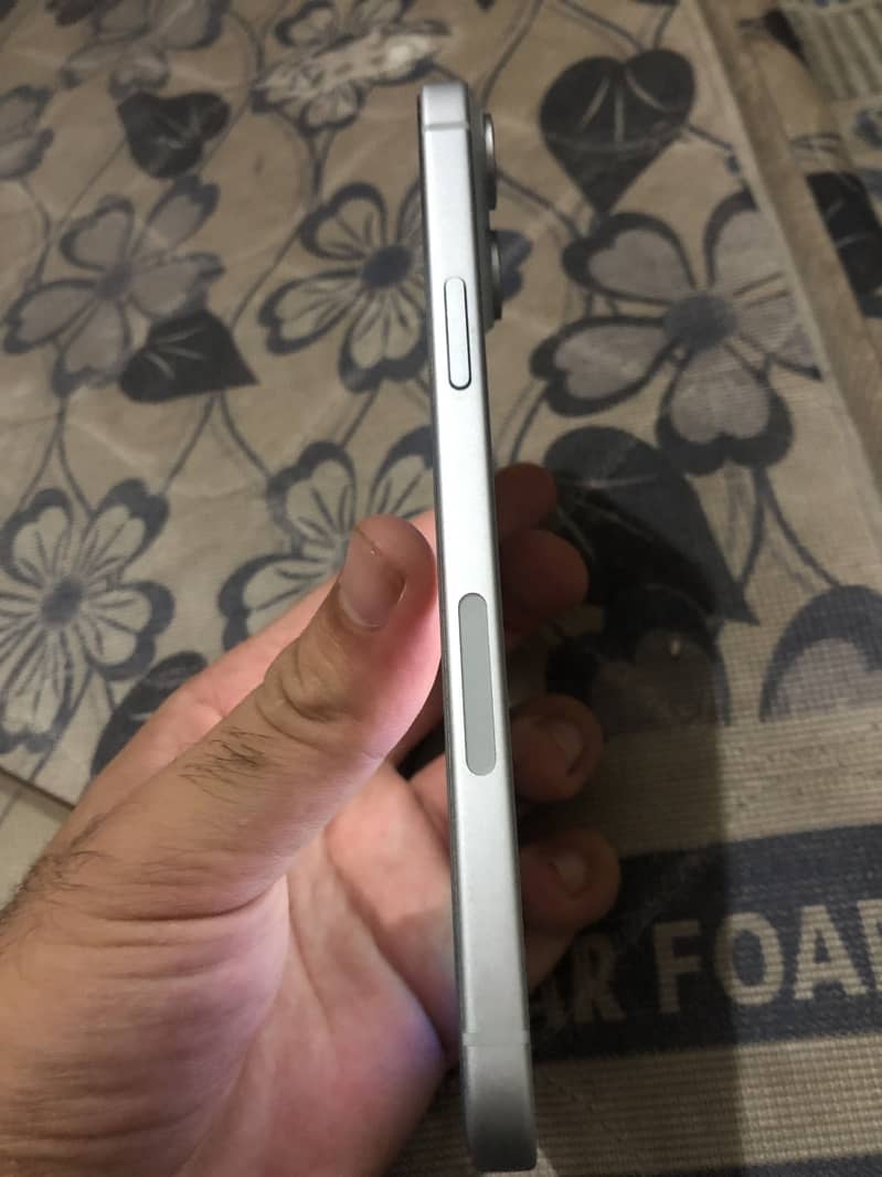 Apple iPhone 15 plus 1