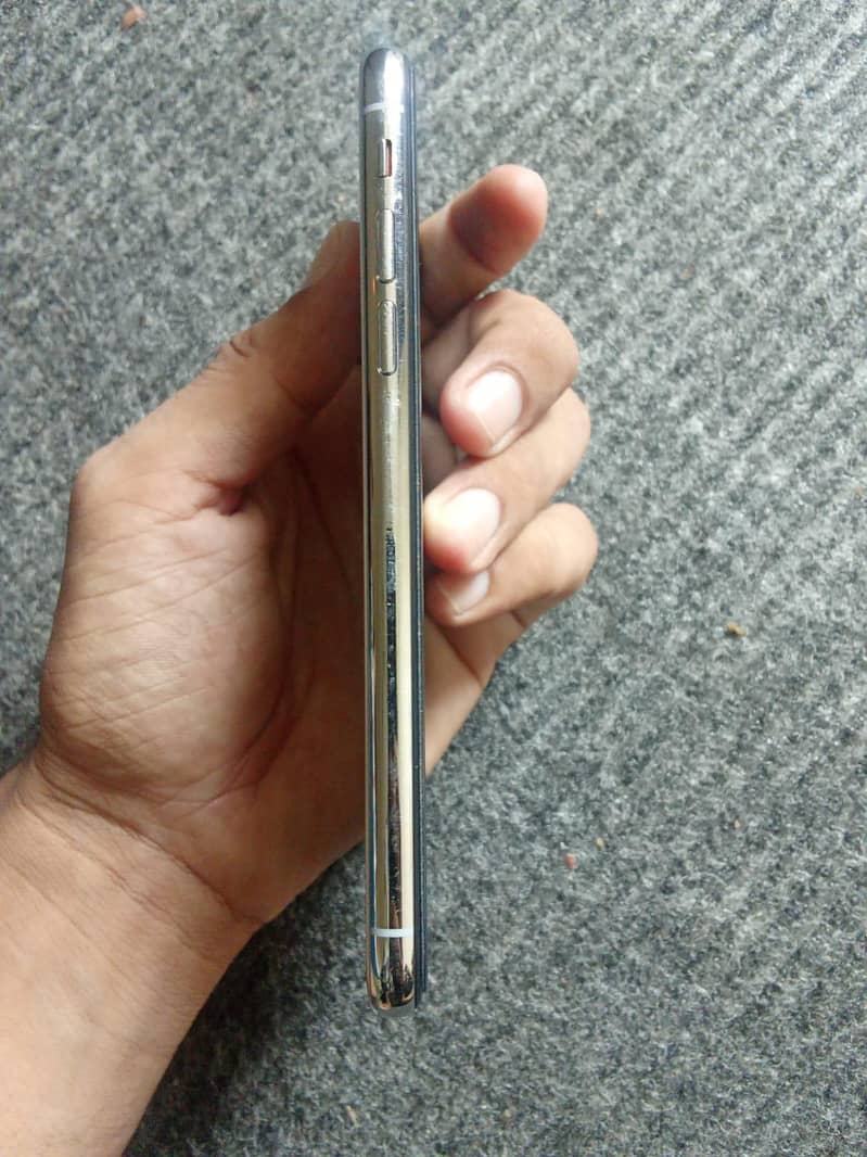 Apple iPhone X 3