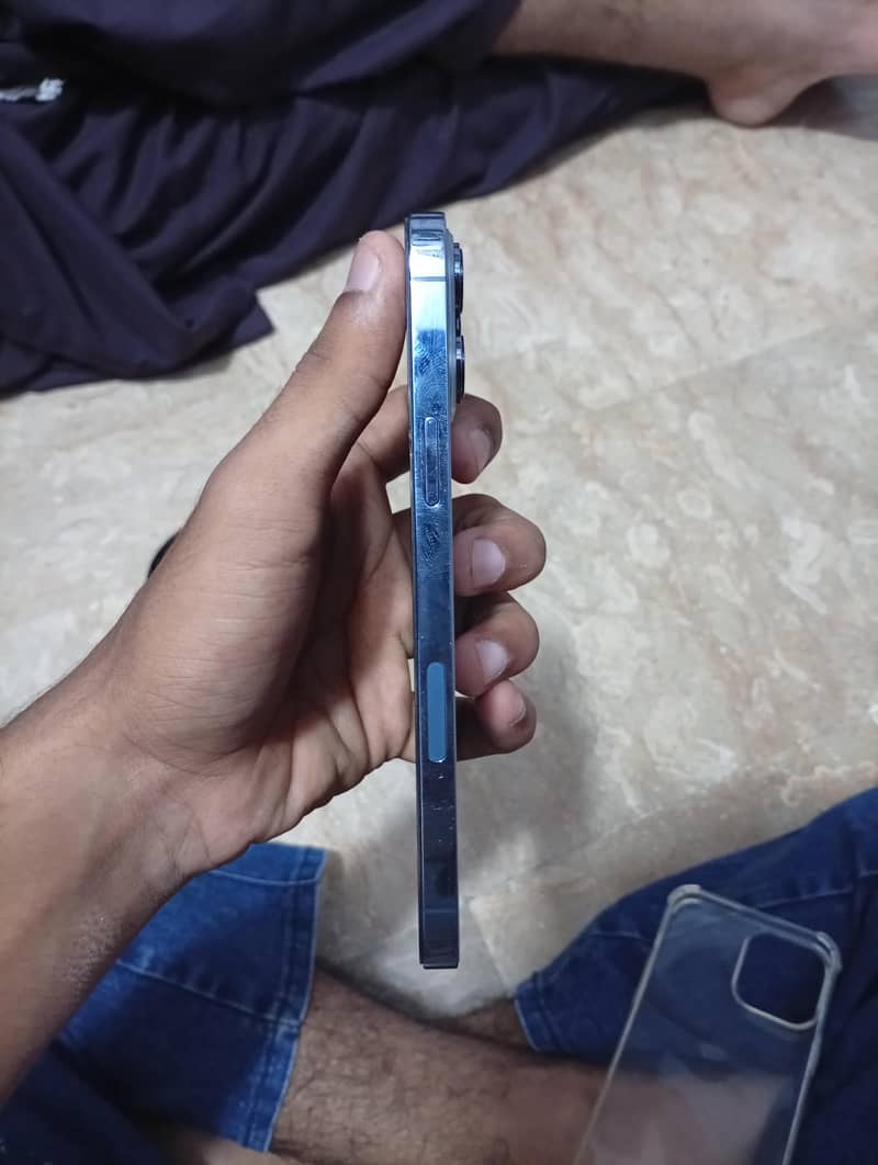 Apple iPhone 13 Pro Max 1