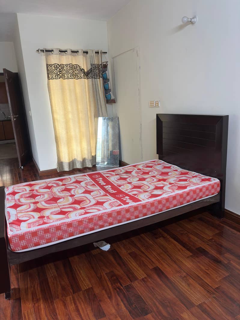 Single bed + matress 0