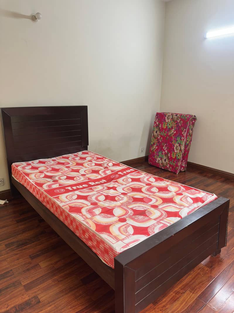 Single bed + matress 1