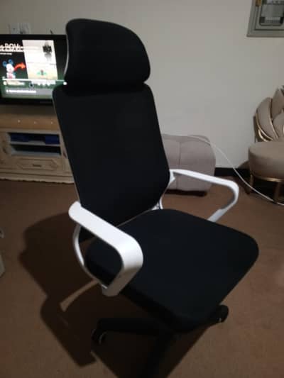 mesh office chair