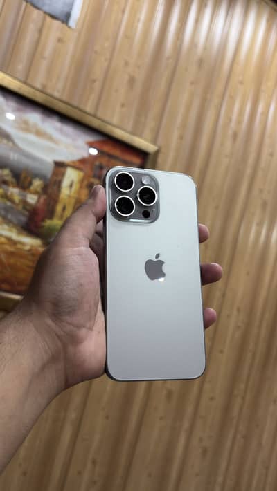 iPhone 15 Pro Max ( MDM) GENIUNE 10/10 mint