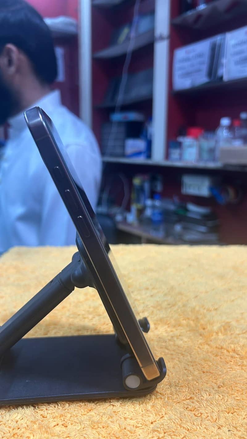 Apple iPhone 16 Pro Max 3
