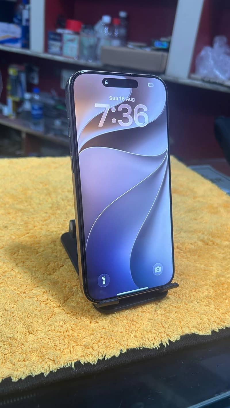 Apple iPhone 16 Pro Max 6