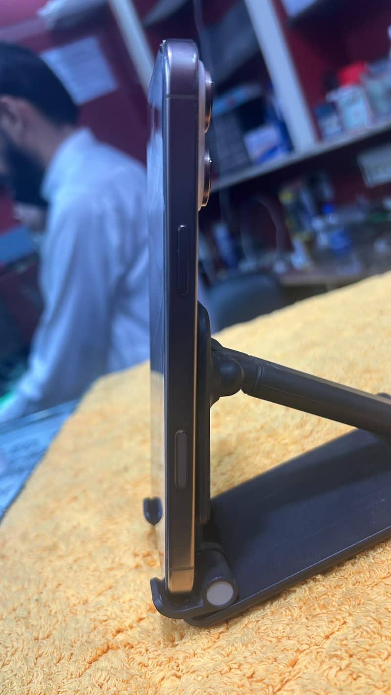 Apple iPhone 16 Pro Max 7