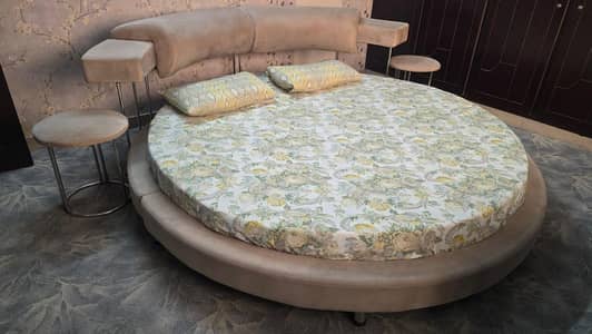 Round bed set with 2 side tables with mattress and 4 free bedsheets