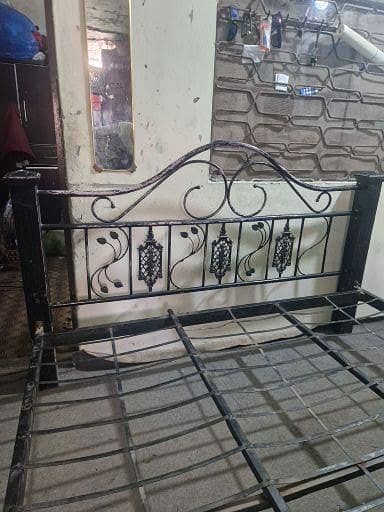 King size bed 2