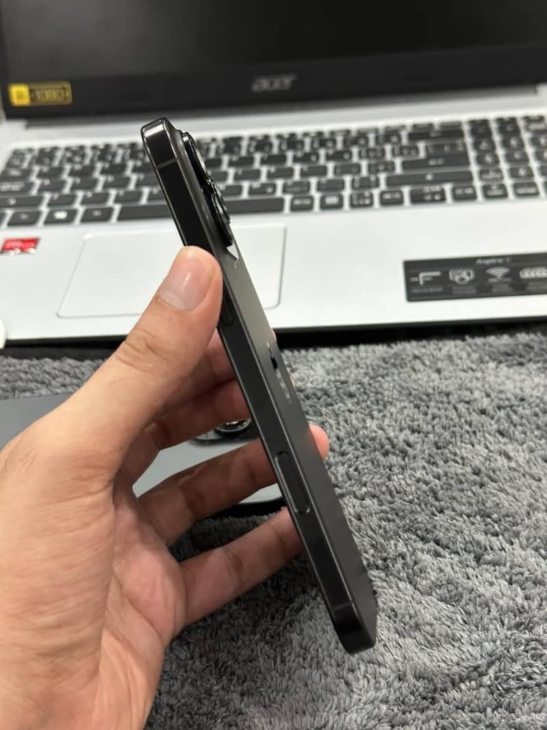 Apple iPhone 16 Pro Max 1