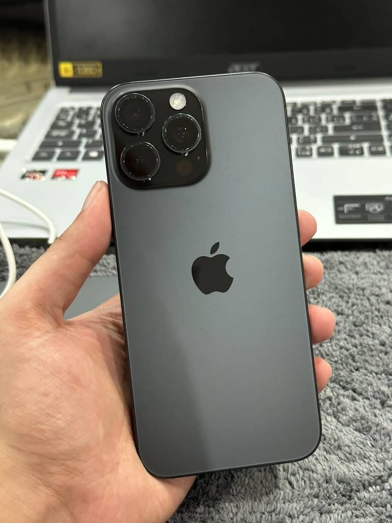 Apple iPhone 16 Pro Max 3