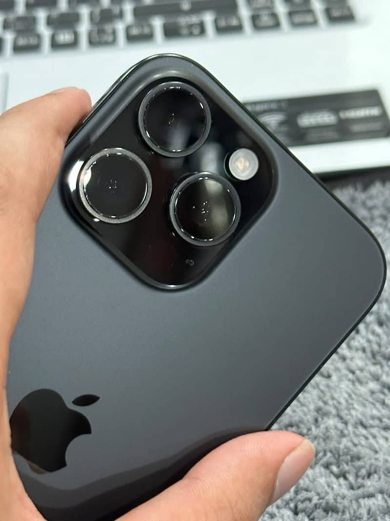 Apple iPhone 16 Pro Max 6