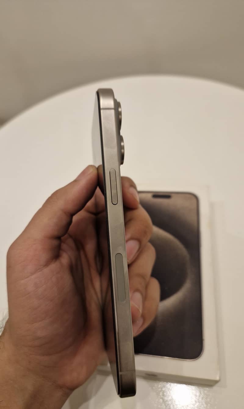 Apple iPhone 15 Pro Max 2