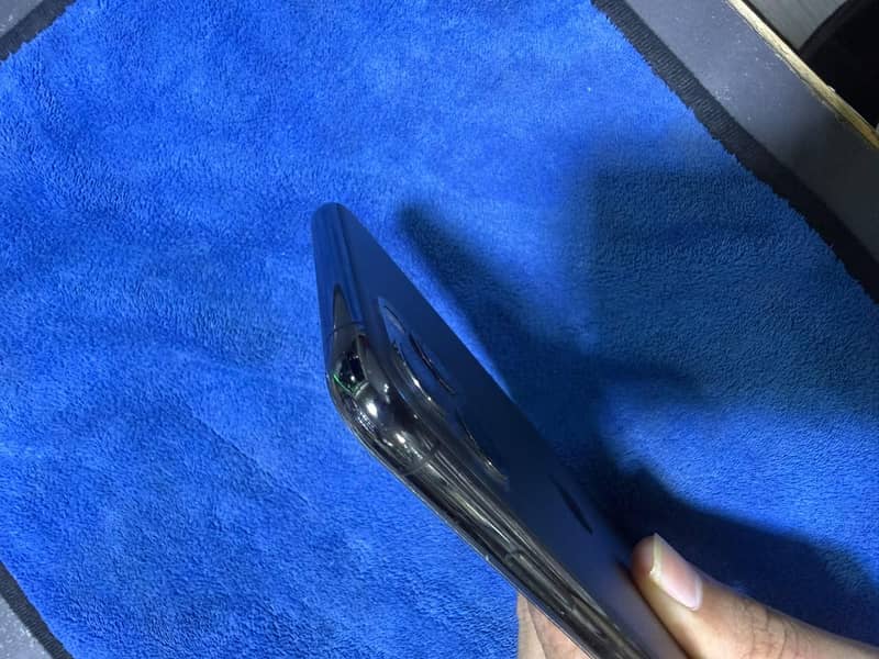 Apple iPhone 11 Pro Max 1