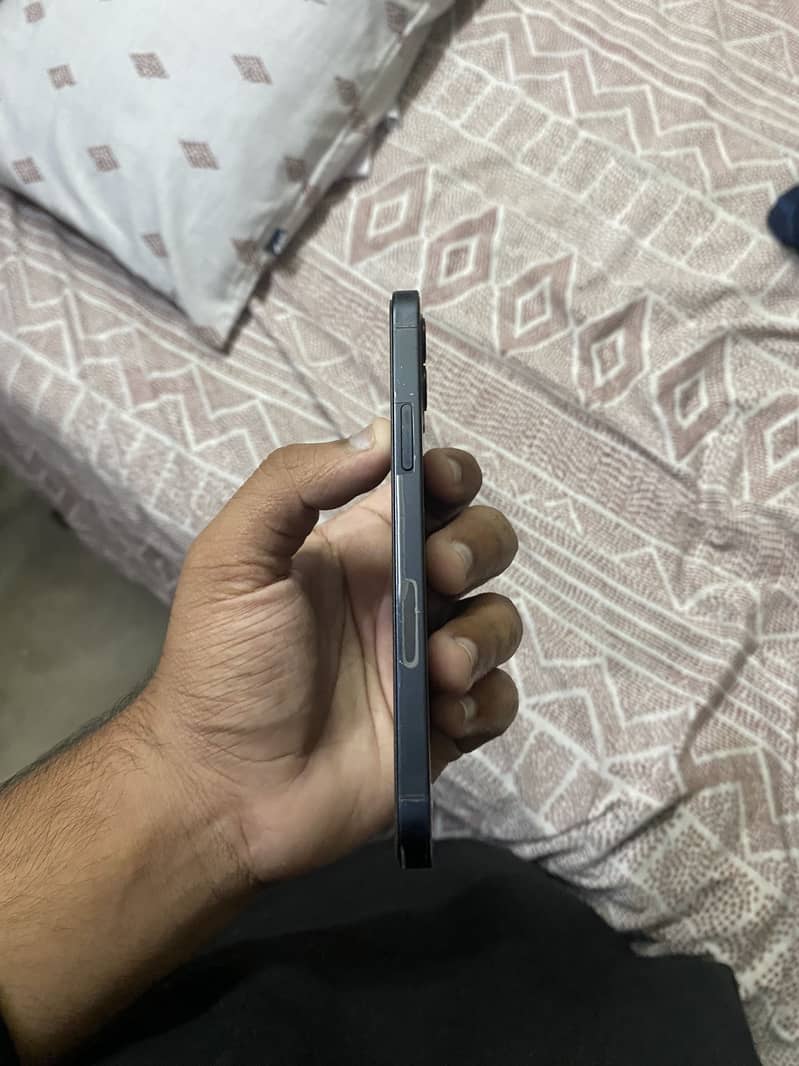 Apple iPhone 12 3