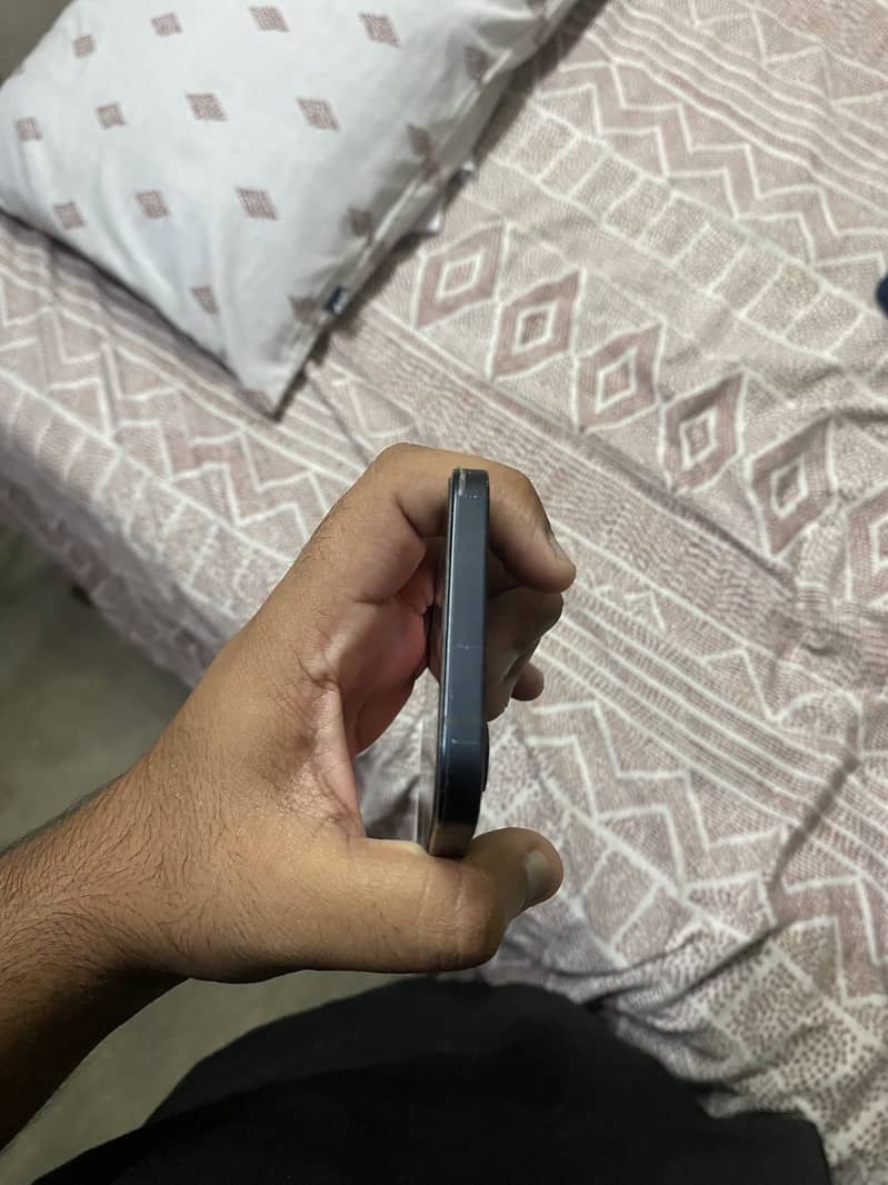 Apple iPhone 12 4