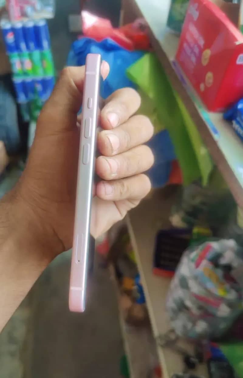 Apple iPhone 15 3
