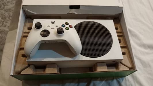 Xbox series s 512GB 1 year used, Excellent Condition, Sealed