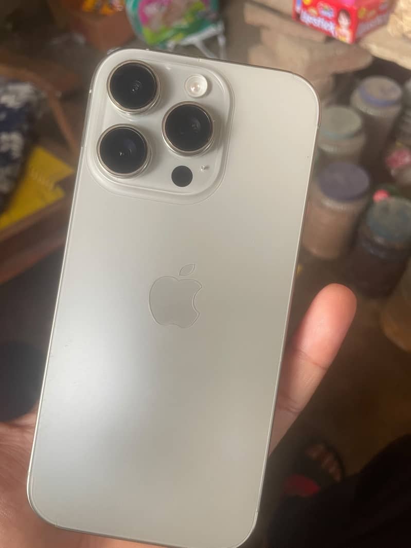 Apple iPhone 16 pro 4