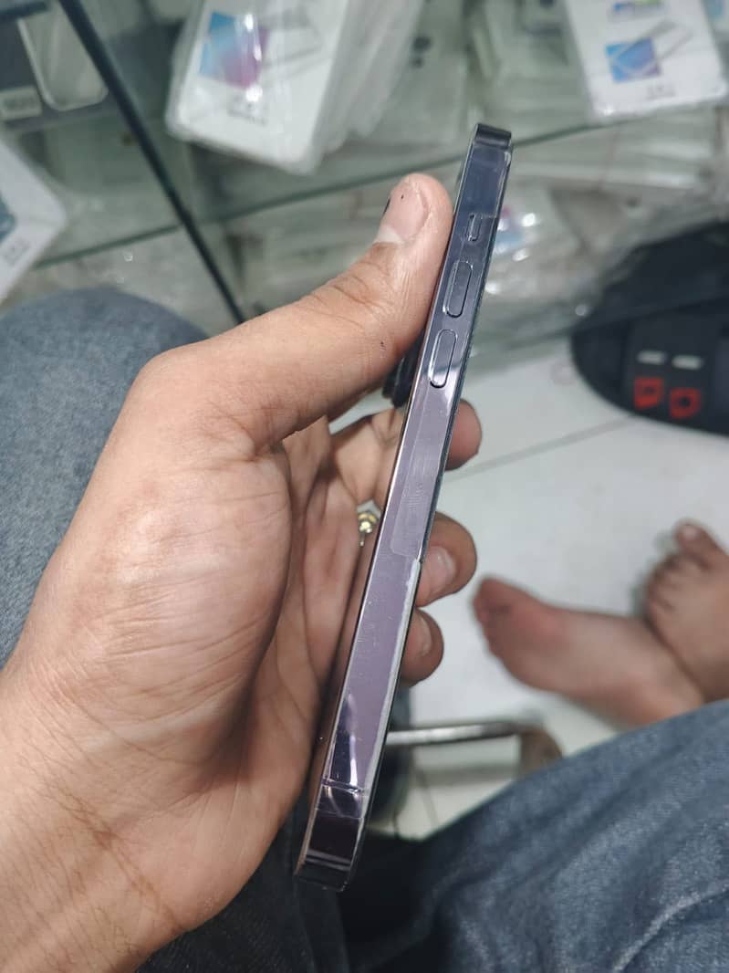 Apple iPhone 14 Pro 0