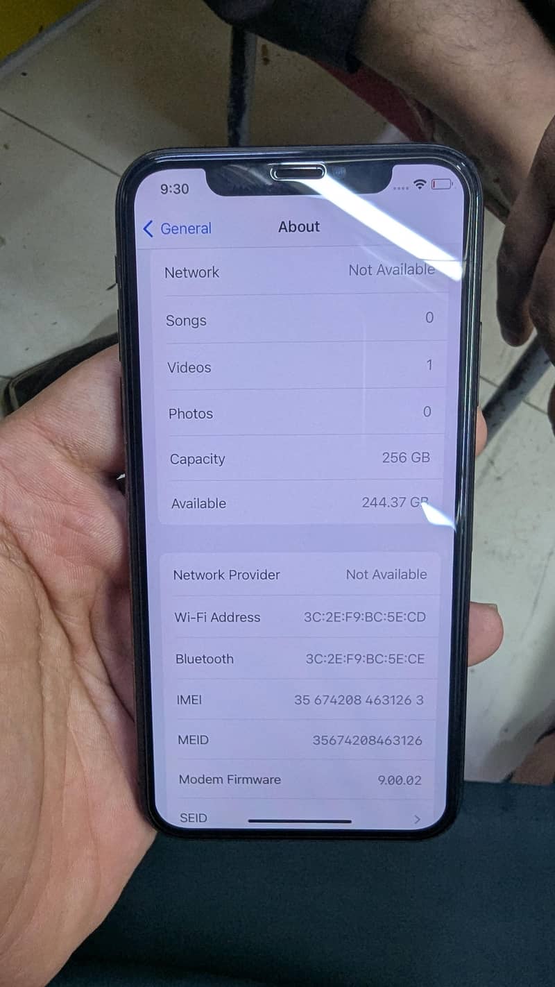 Apple iPhone X 4