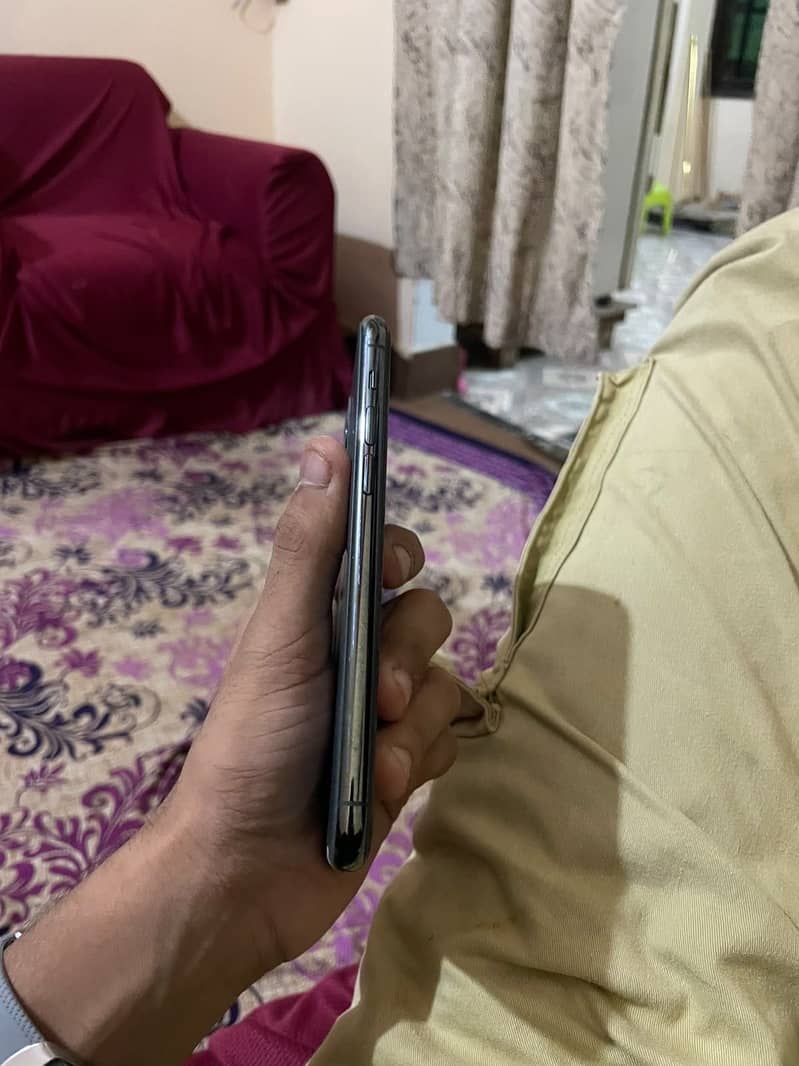 Apple iPhone 11 Pro 0