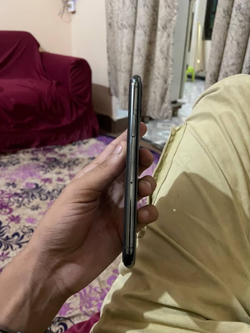 Apple iPhone 11 Pro 2